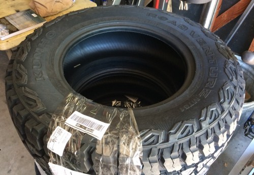 Kumho Road Venture MT51