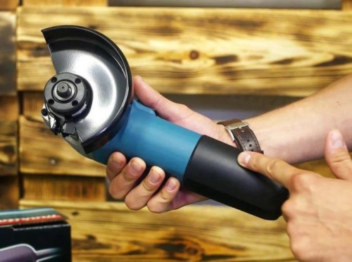 Makita 9558HNRGX3
