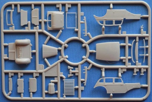 Ace British WW2 Staff Car Super Snipe Saloon (1:72)