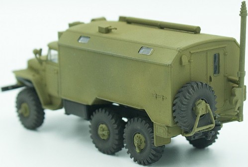 ICM Ural-375A (1:72)