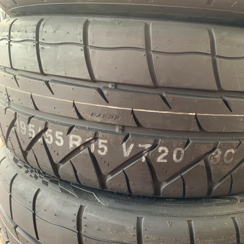 Kumho Ecsta V720