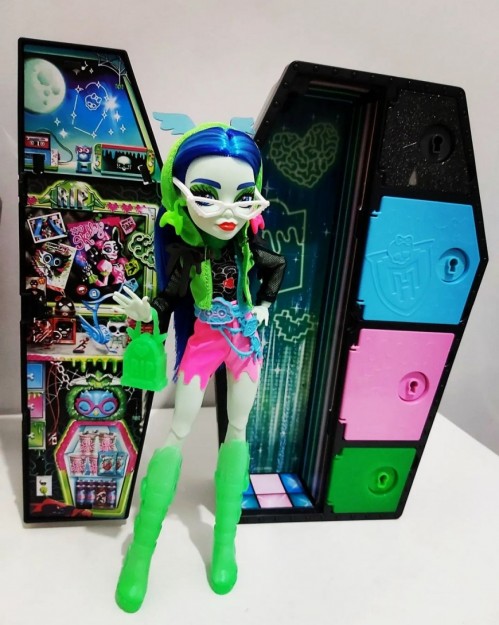 Monster High Skulltimate Secrets: Neon Frights Ghoulia Yelps