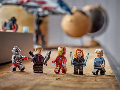 Lego Avengers Age of Ultron Quinjet 76325