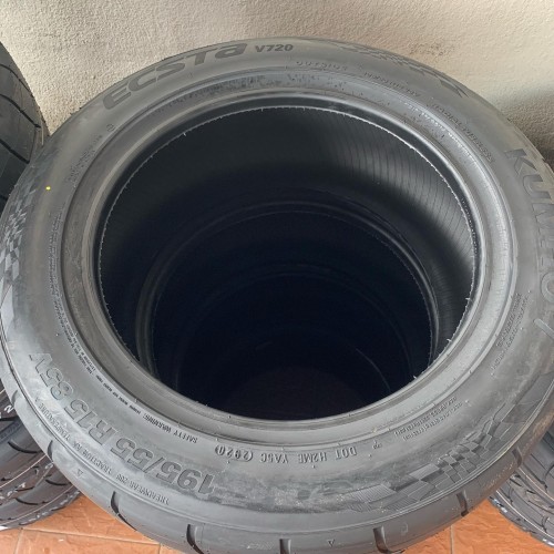 Kumho Ecsta V720