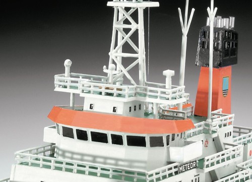 Revell German Research Vessel Meteor (1:300)