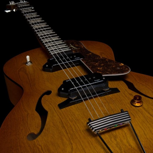 Godin 5th Avenue Jumbo P90