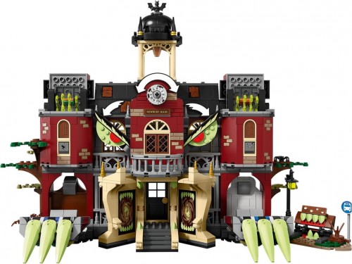 Lego Newbury Haunted High School 70425