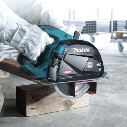 Makita CS002GZ