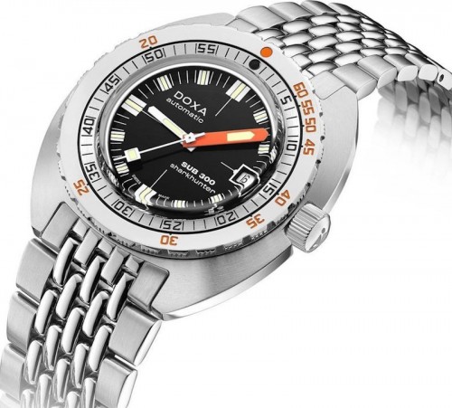 DOXA SUB 300 Sharkhunter 821.10.101.10