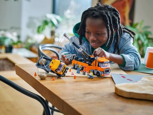 Lego Heavy-Duty Recovery Tow Truck with Crane 60467