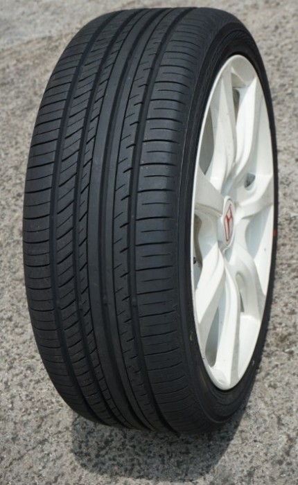 Yokohama Advan dB V552