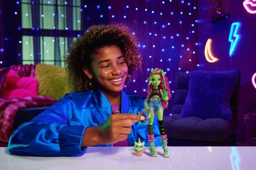 Monster High Venus McFlytrap and Chewlian HRP81