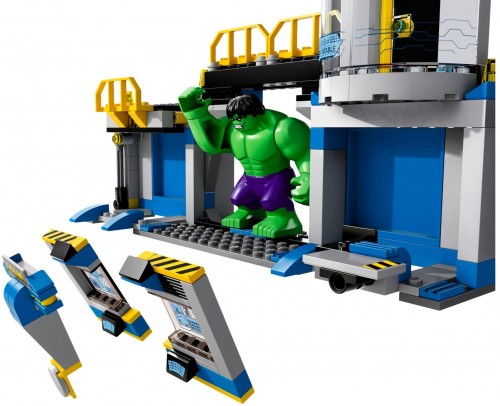 Lego Avengers Hulk Lab Smash 76018