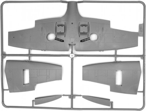 ICM Spitfire Mk.IX with RAF Pilots and Ground Personnel (1:4