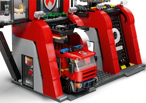 Lego Fire Station with Fire Truck 60414