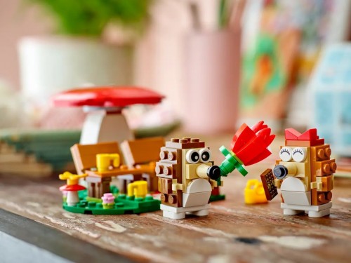 Lego Hedgehog Picnic Date 40711