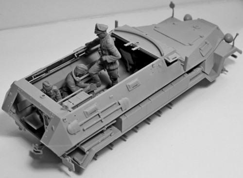 ICM Beobachtungspanzerwagen’ Sd.Kfz.251/18 Ausf.A (1:35)