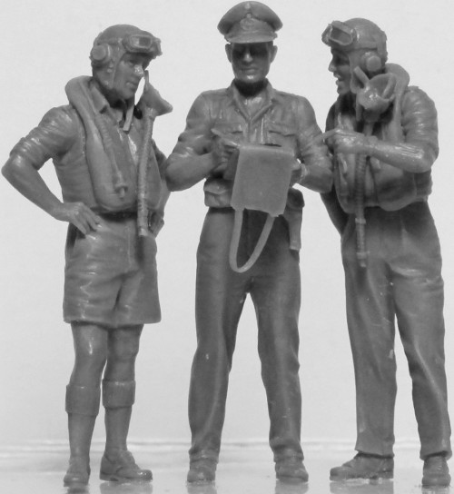 ICM British Pilots in Tropical Uniform (1939-1943) (1:32)