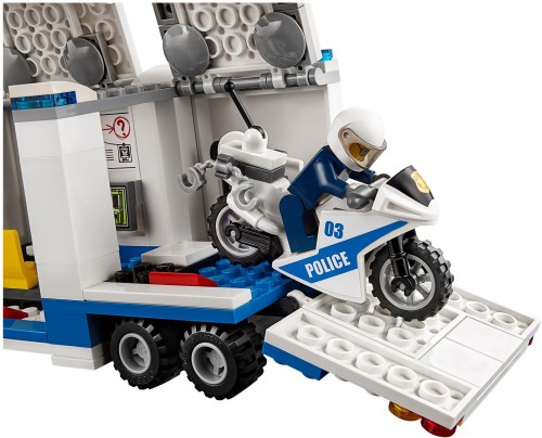 Lego Mobile Command Center 60139