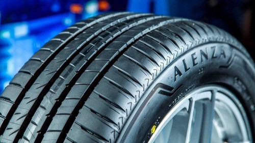 Bridgestone Alenza 001