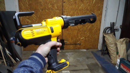 DeWALT DCE560N