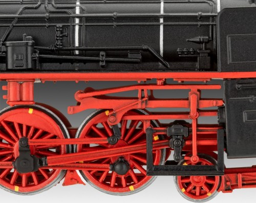 Revell S3/6 BR18 Express Locomotive with Tender (1:87)