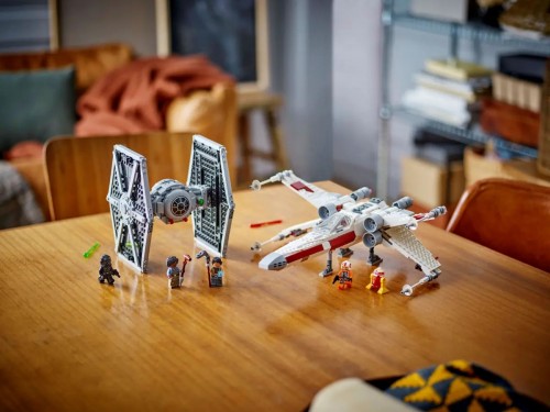 Lego TIE Fighter and X-Wing Mash-up 75393