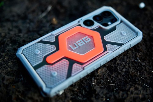 UAG Pathfinder Clear with Magnet and Lanyard for Galaxy S25