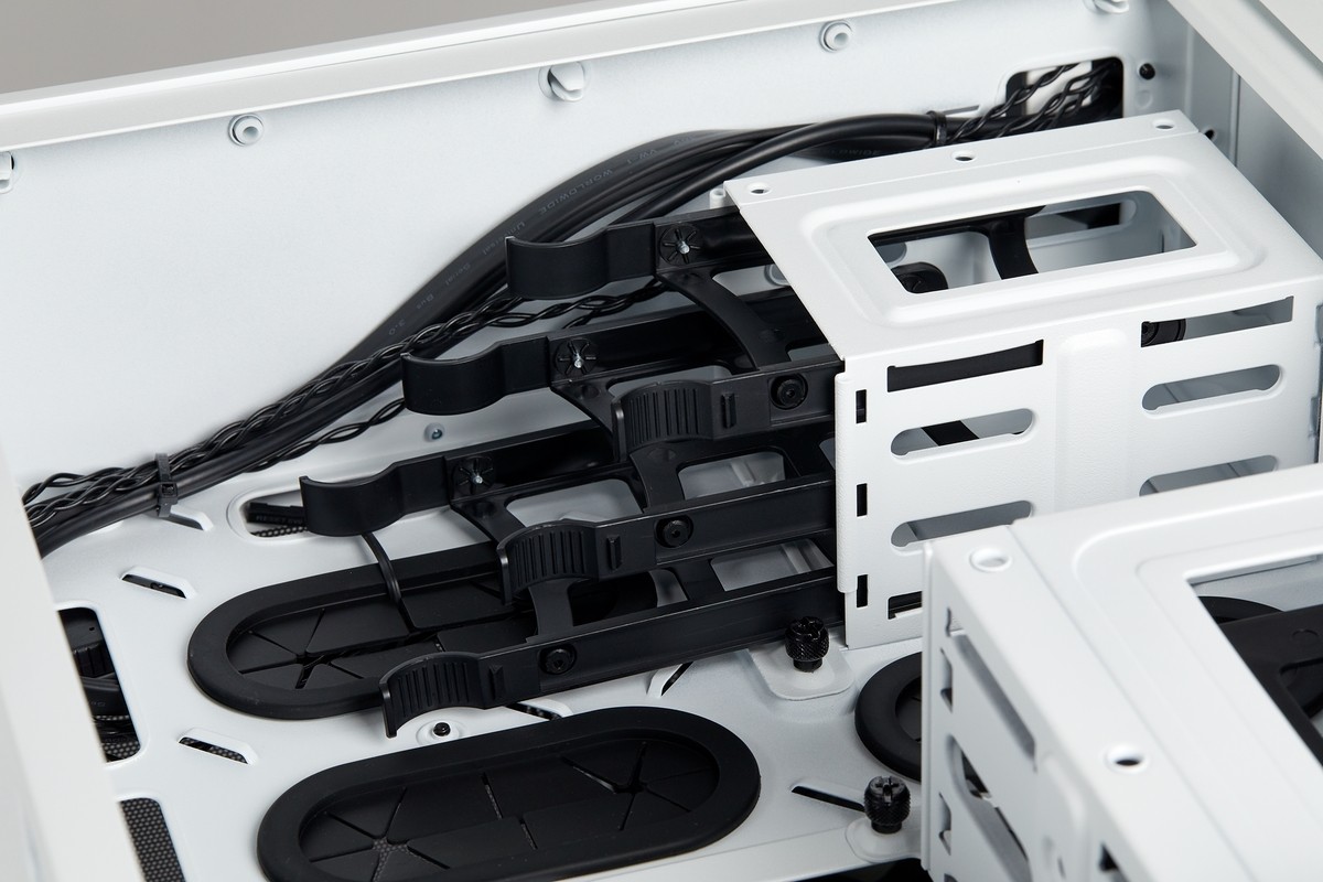 Корпус Corsair Crystal 280X TG белый (CC-9011136-WW)