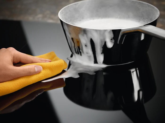 Варочная поверхность Electrolux EIS 62449 черный (949 596 987)