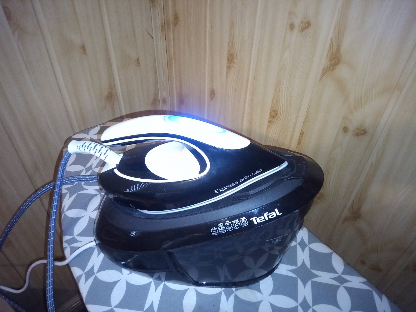 Ukraine: - SV stores Express Tefal in 8055 (SV8055E0) iron > prices, buy with steam Lviv, price Kyiv, Odessa Dnepropetrovsk, generator: reviews, specifications